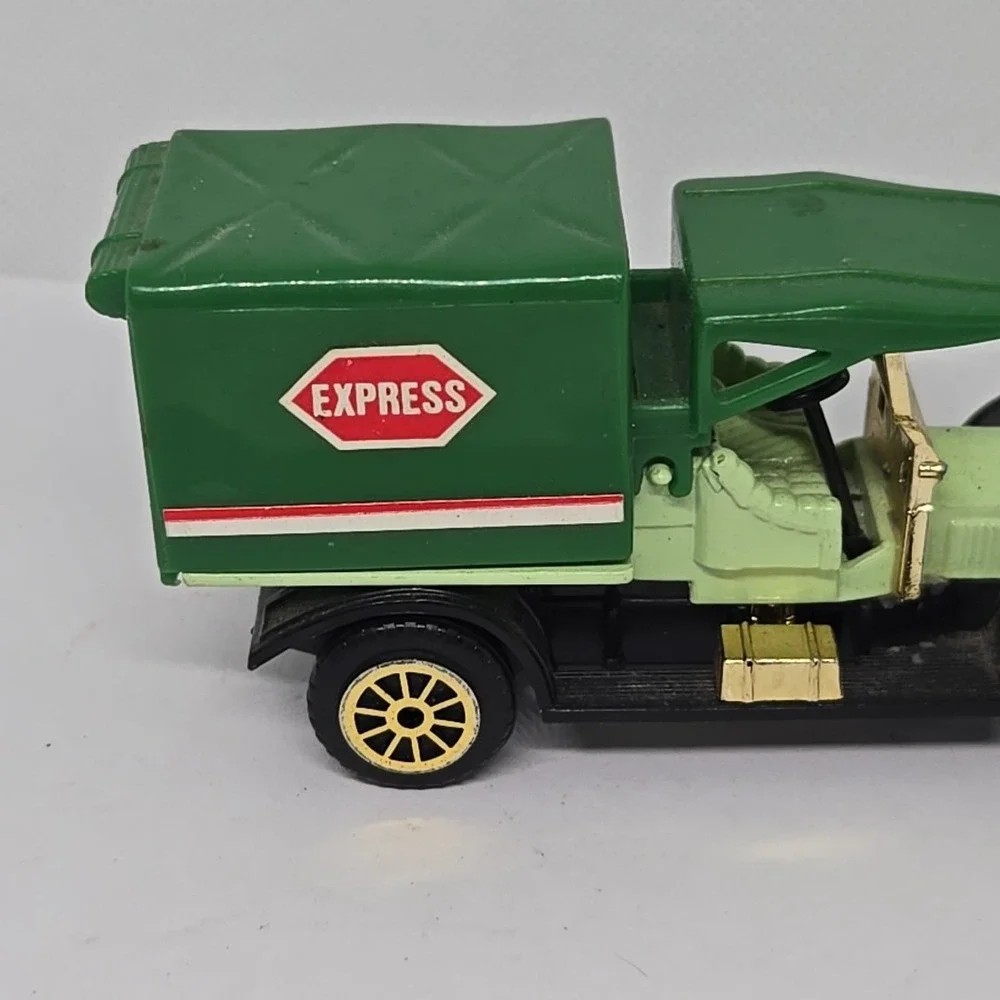 Hong-Kong No 504‎ Crossley Truck 1918 Advertising Express L 10 cm